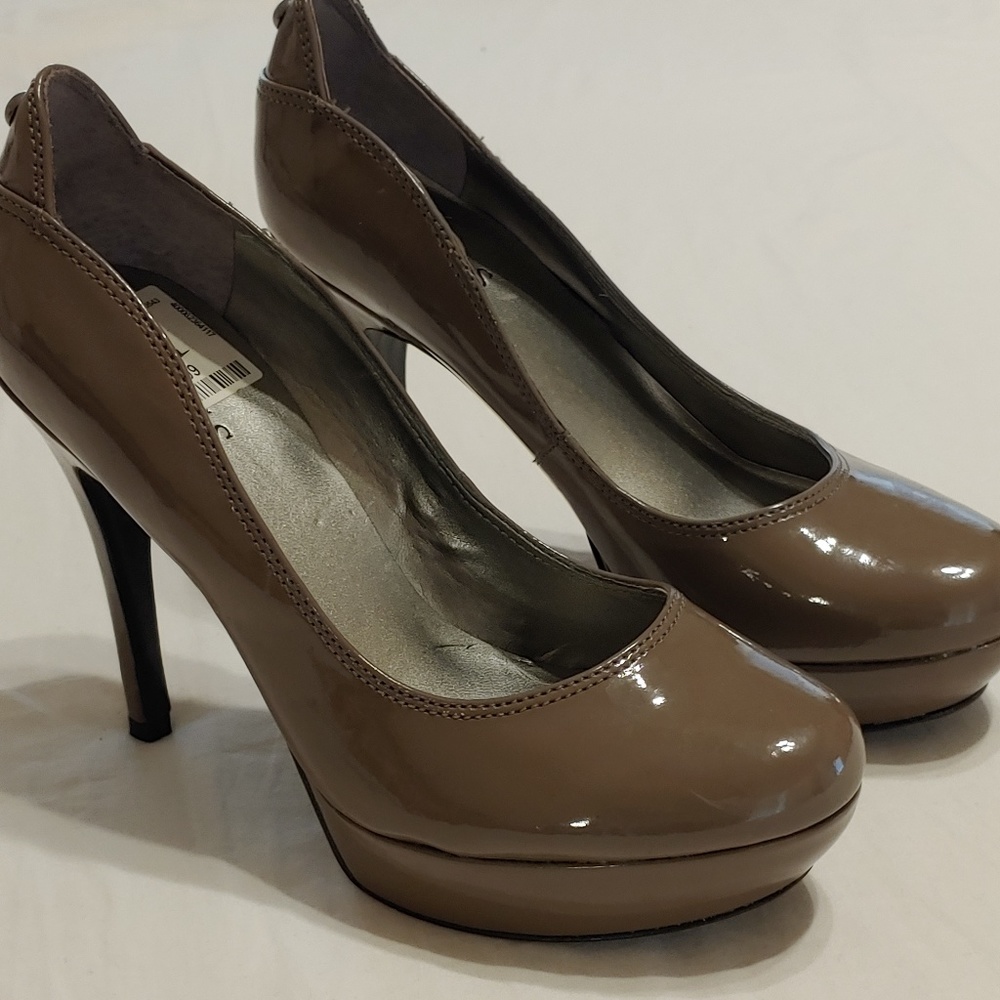 NWT Guess Platform Pumps 7.5 Brown Fall